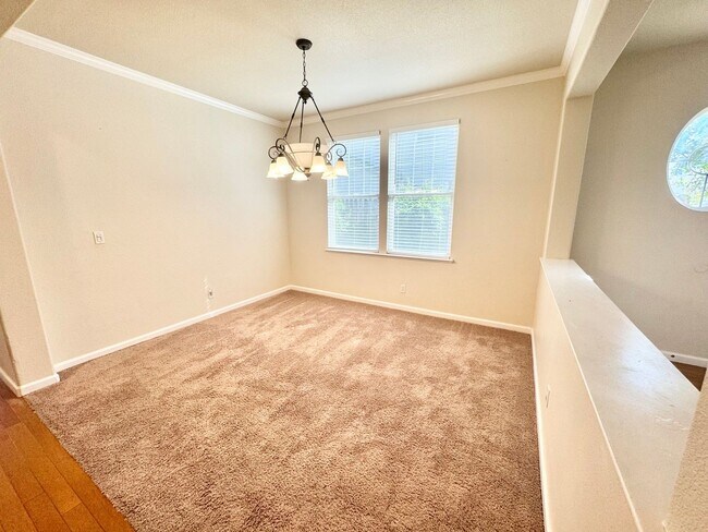 Building Photo - Beautiful 5 bed 3 bath Home in Wildhorse