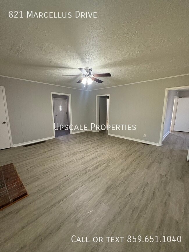 Building Photo - 821 Marcellus Dr