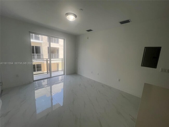 Building Photo - 1010 SW 69th Ave