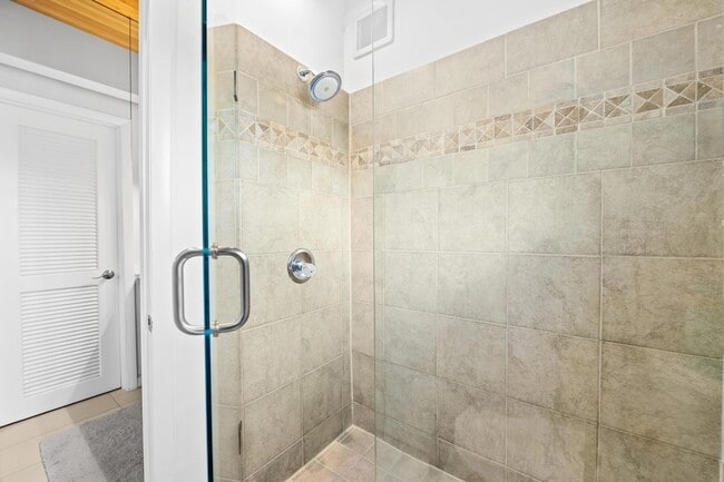 Building Photo - 219 NE 17th Ave