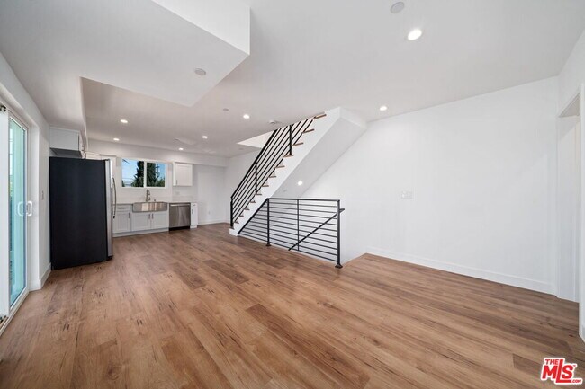 Building Photo - 6336 Beck Ave