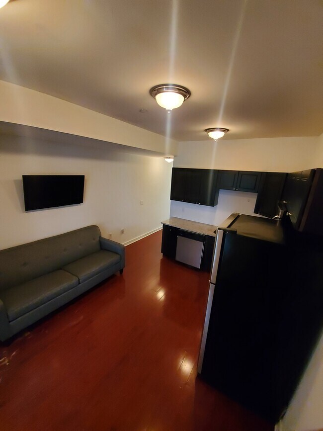 Building Photo - 1544 N Willington St