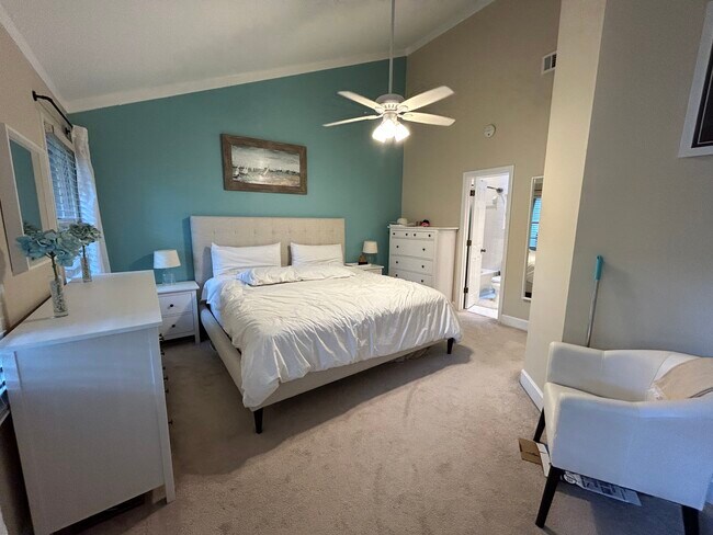 Building Photo - 1467 Monroe Dr NE