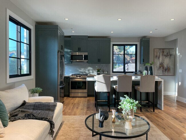 Building Photo - 1348 S Burnside Ave