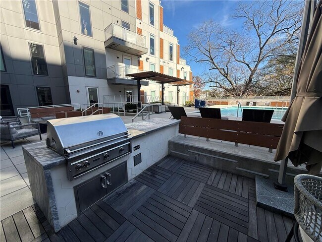 Building Photo - 775 Juniper St NE