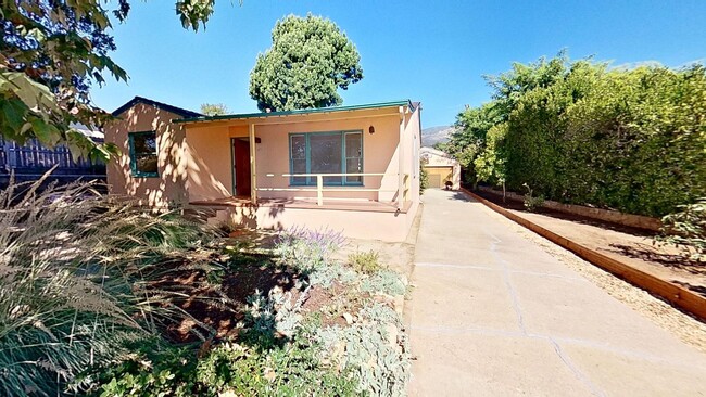 Building Photo - Desirable 3 Bedroom, 2 Bathroom house in S...