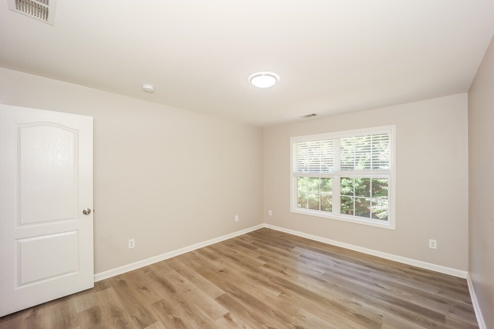 Building Photo - 323 Oakhaven Way