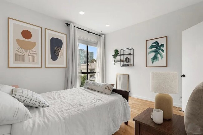 Building Photo - 209