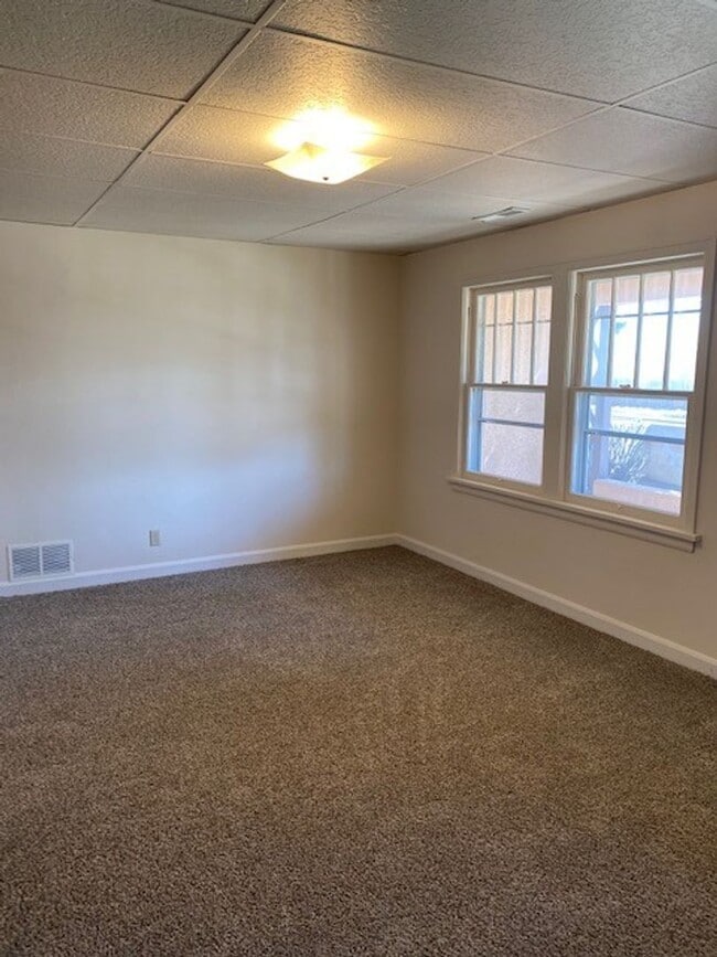 Building Photo - ALL PROSPECTIVE TENANTS MUST SUBMIT A $58 ...