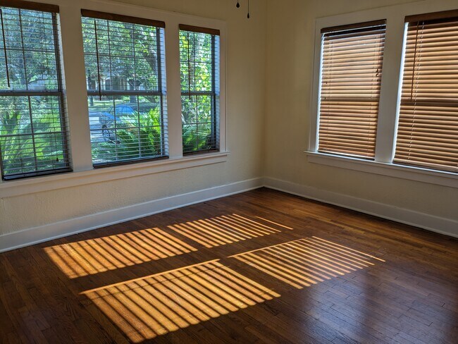 Bedroom 2 - 510 W Gramercy Pl