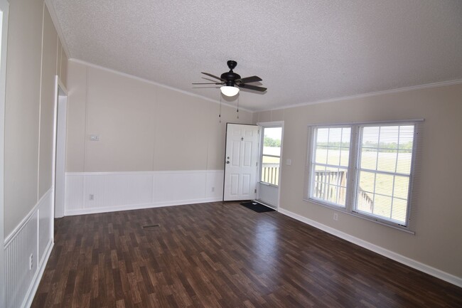 Building Photo - Spacious 3-Bed, 2-Bath Manufactured Home o...