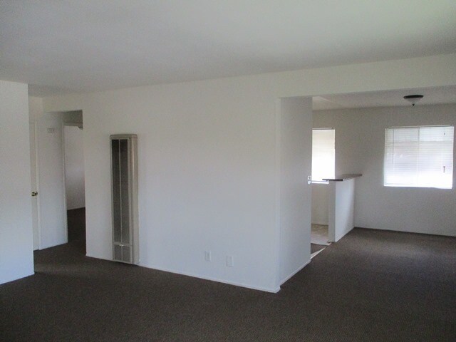 Living room - 10060 Laurel Ave