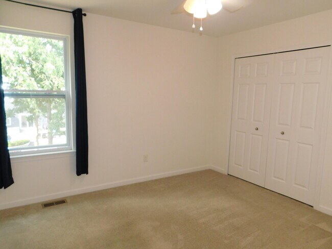 Building Photo - 4251 Lilac Ln