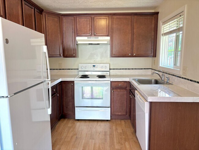 Building Photo - Parkrose Nicely Remodeled Ranch Home on Corner Lot with Carport, A/C