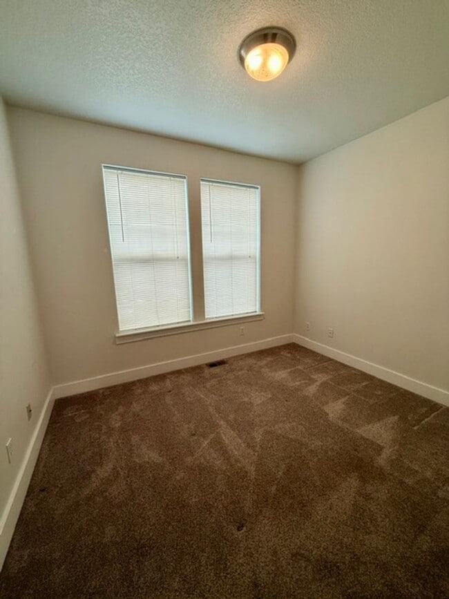 Building Photo - Charming 3-Bedroom Home in Peaceful 55+ Community!