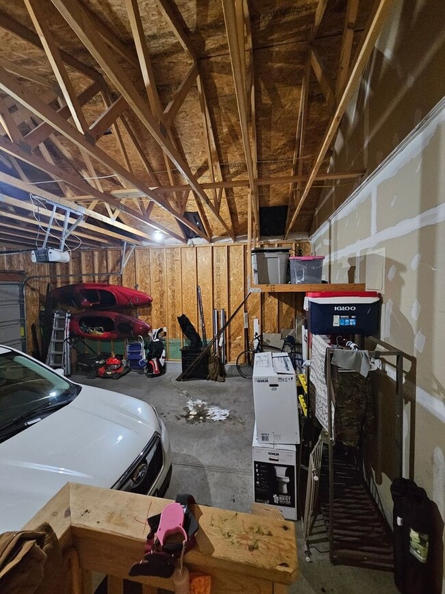 Building Photo - 4 BED | 3 BATH | SPLIT-FOYER HOME | DOUBLE...