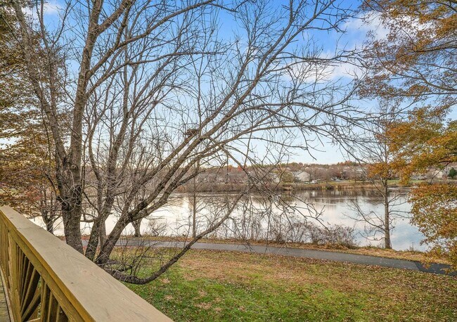 Building Photo - Gorgeous End Unit townhouse with WATER VIEWS ready mid August!