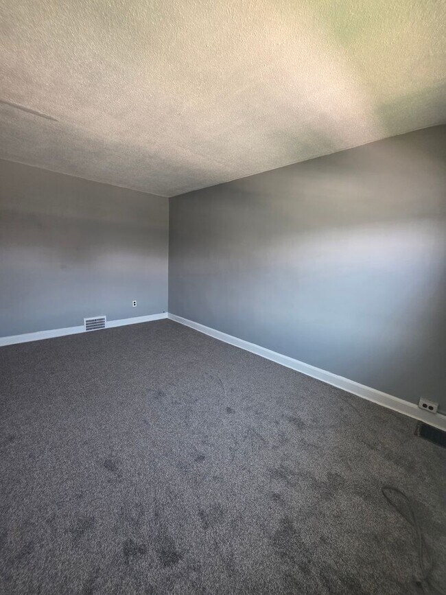 Building Photo - 403 Greenhill Ave