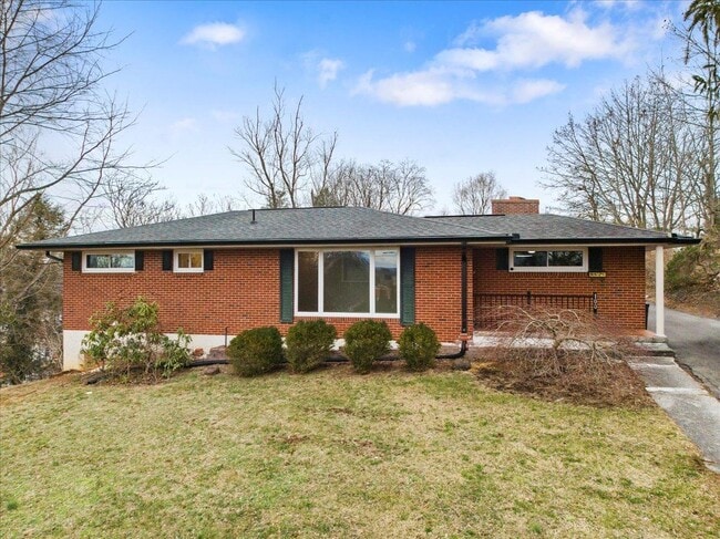 Building Photo - 100 9th Ave