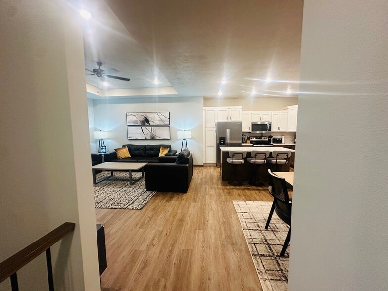 Building Photo - 5513 S Dubuque Ave