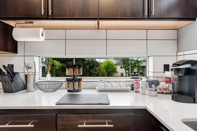 Building Photo - 1308 E Marion St