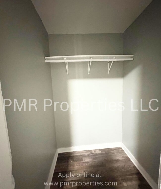 Building Photo - 3 Bedrooms / 1 Bathroom House