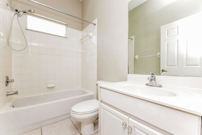 Building Photo - 1253 Deerbourne Dr