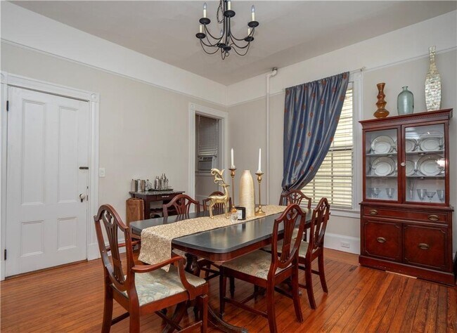 Building Photo - 3 Pell St