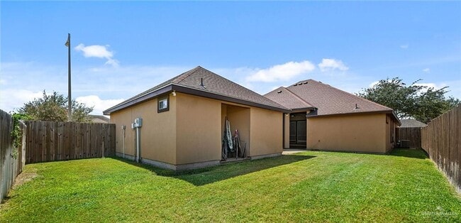 Building Photo - 27 Flamingo Ave