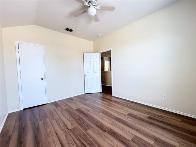 Building Photo - 1910 Pin Oak Ln