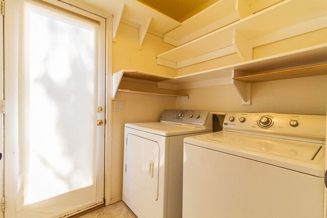 Building Photo - Discover Your Dream Home with a Fantastic Floorplan!