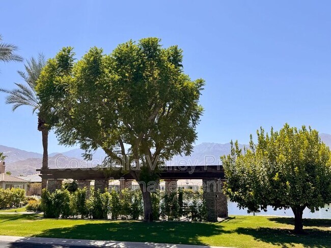Building Photo - 138 Shoreline Dr