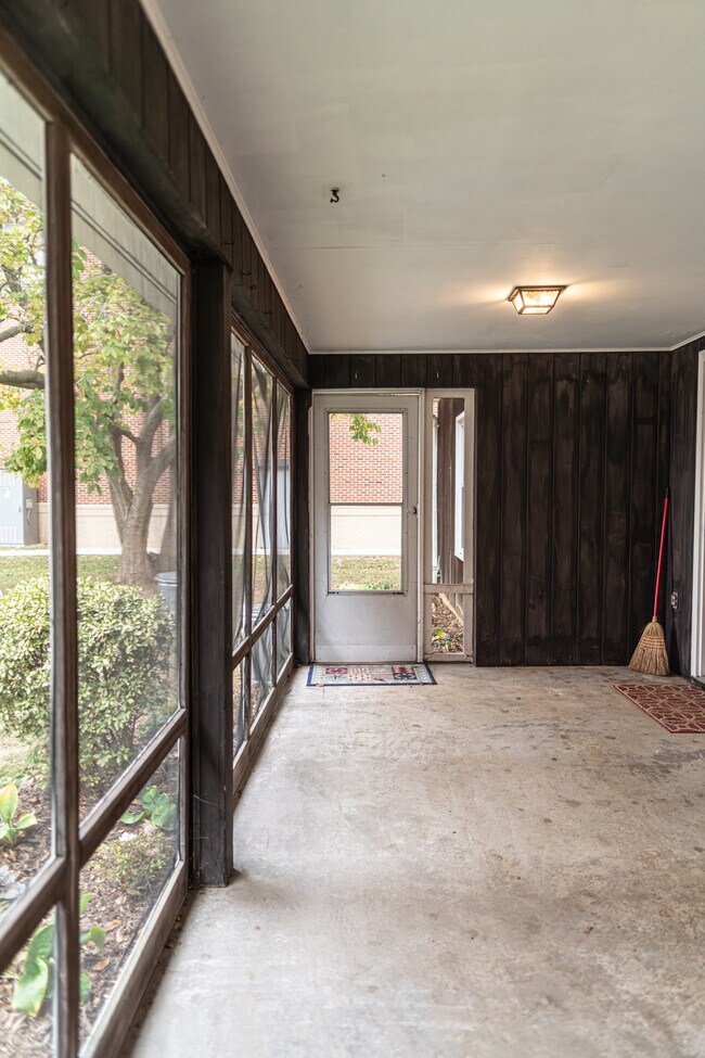 Building Photo - 116 N Union Ave