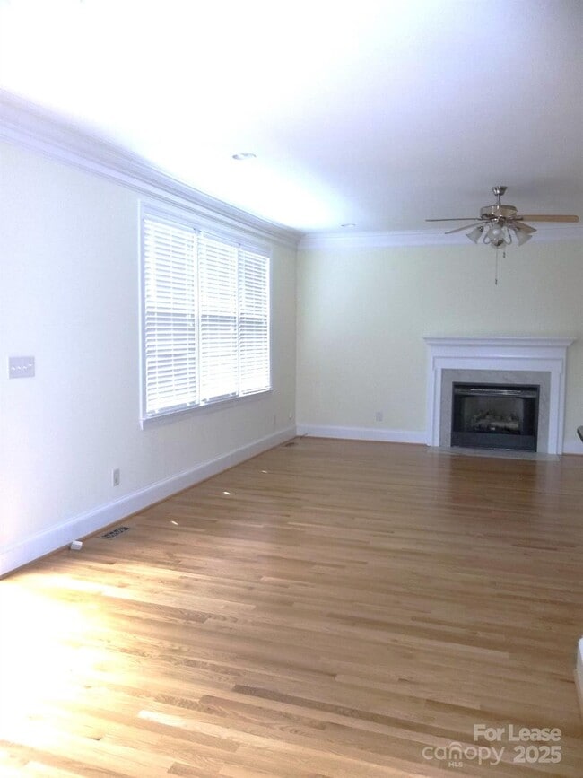 Building Photo - 1830 Hall Ave