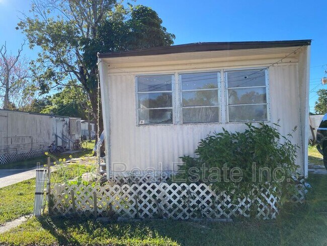 Building Photo - 4900 Tice St