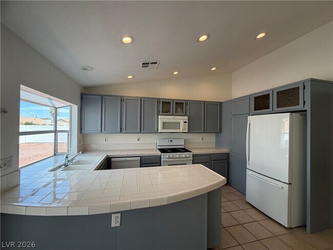 Building Photo - 2712 Pastel Ave