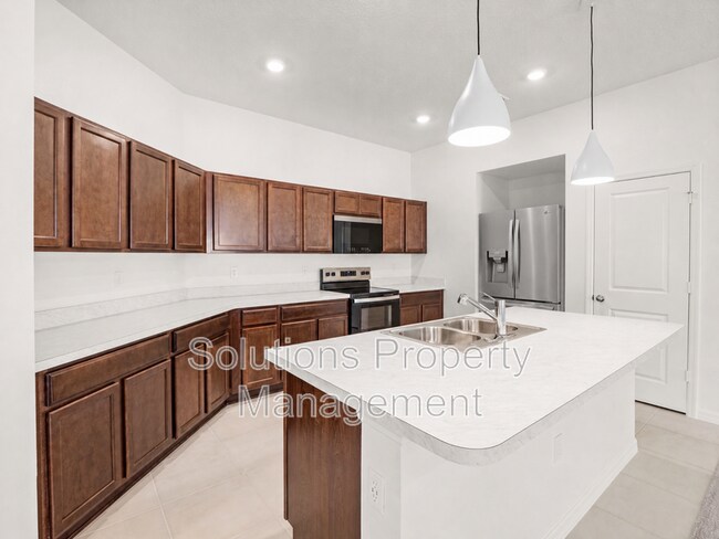 Building Photo - 2192 Vinifera Dr