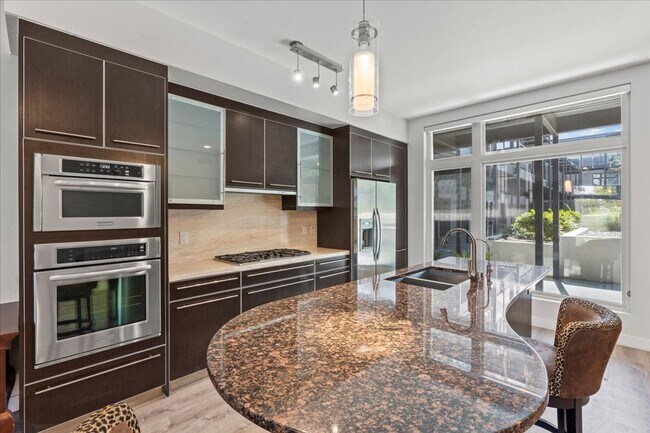 Building Photo - Stunning Modern 2 Bedroom, 2 Bathroom Home!