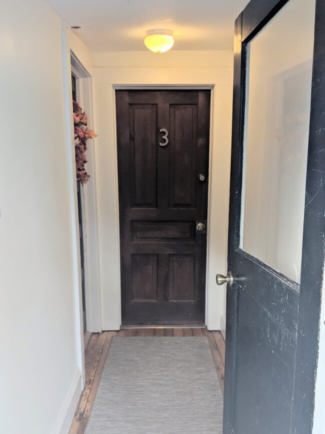 Entryway - 75 Lanier St