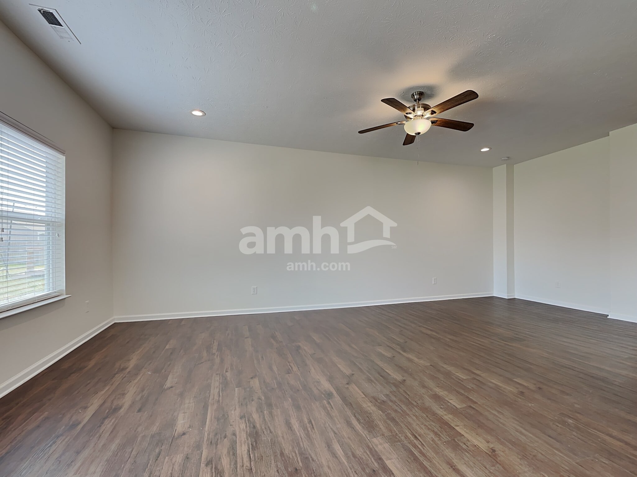 Building Photo - 877 Coralberry Ln