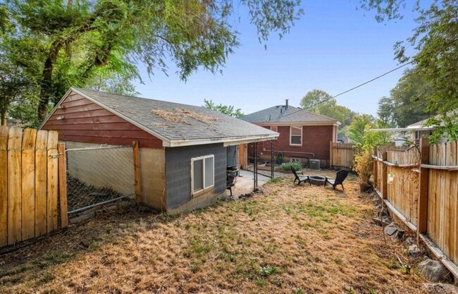 Building Photo - 2216 Polk Ave