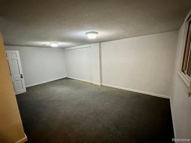 Building Photo - 4302 Sheridan Dr