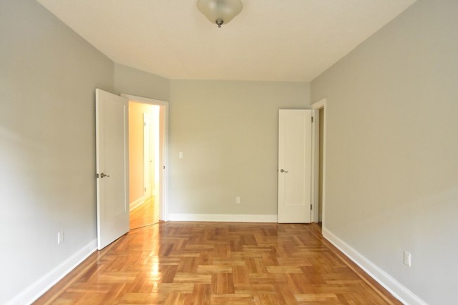 Primary Photo - 30 Seaman Ave