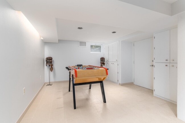 Building Photo - 3122 Brooklawn Terrace