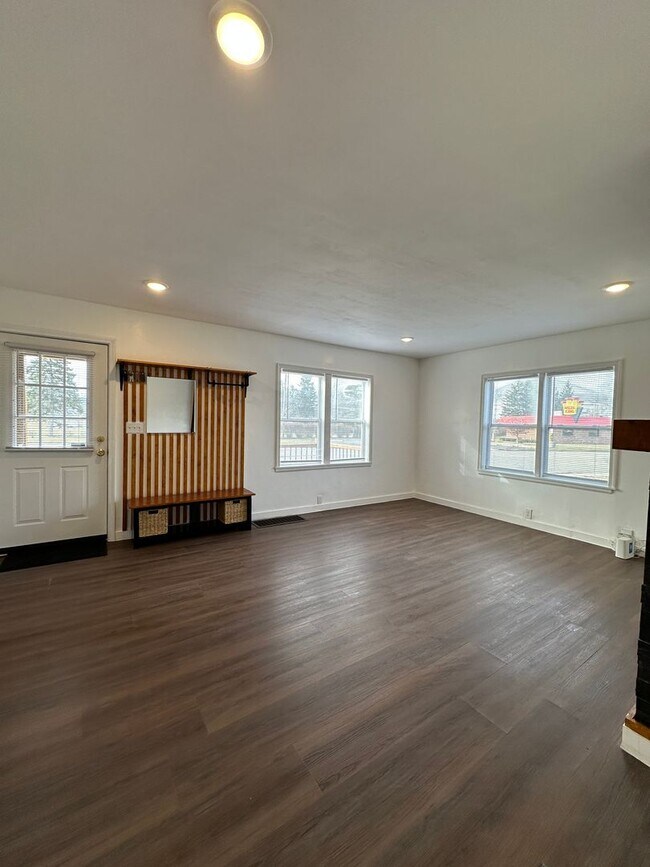 Building Photo - Immediate Move-In! Renovated 2BR House Near Ball State w/ Fireplace & Outdoor Space