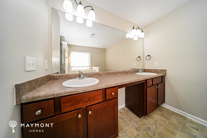 Building Photo - 927 Justice Dr