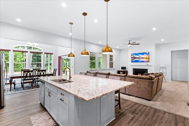 Building Photo - Luxury & Lifestyle with Main Level Living!