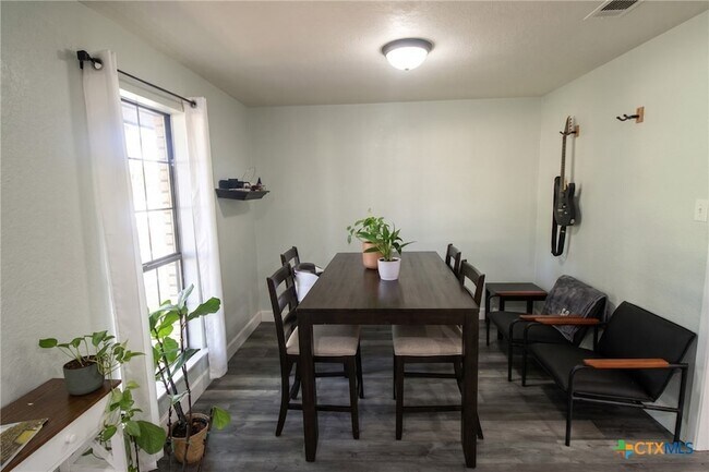 Building Photo - 1707 Antelope Trl