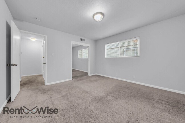 Building Photo - 2406 Kehoe Ave