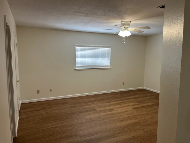 Building Photo - 21114 Sierra Cres
